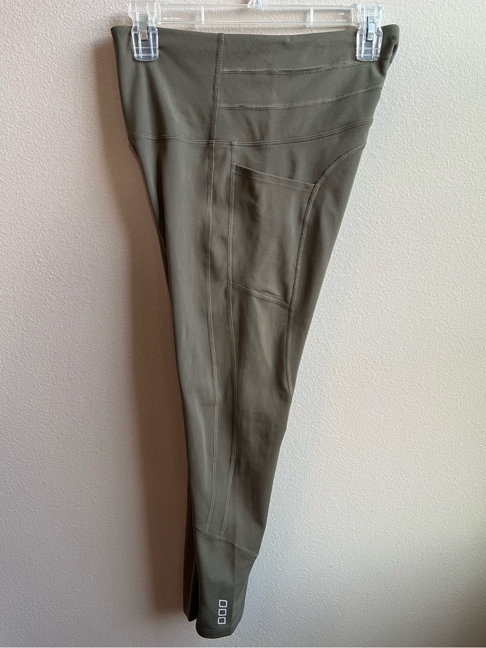 Lorna Jane Phone Pocket Ankle Biter Leggings in Olive Green • Medium - Picture 2 of 8